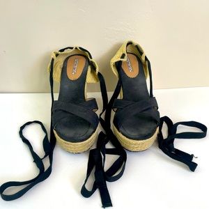 Charles David Wedges Rope Ankle Wraps Black & Tan